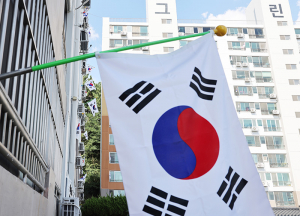 광복절 맞아 90% 태극기 게양한 왜관 '무성아파트'